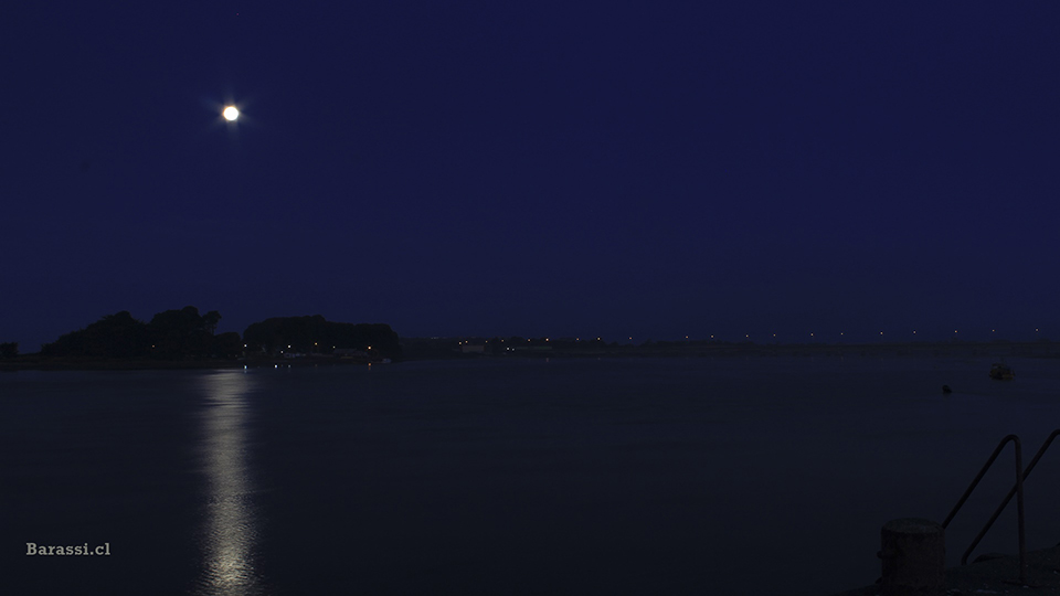 Reflejo de Luna en Ancud